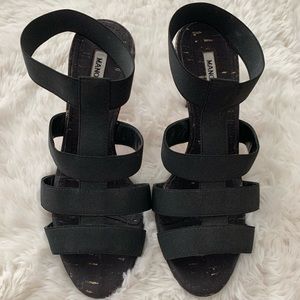 Beautiful Manolo Blahnik Strappy Sandal !!